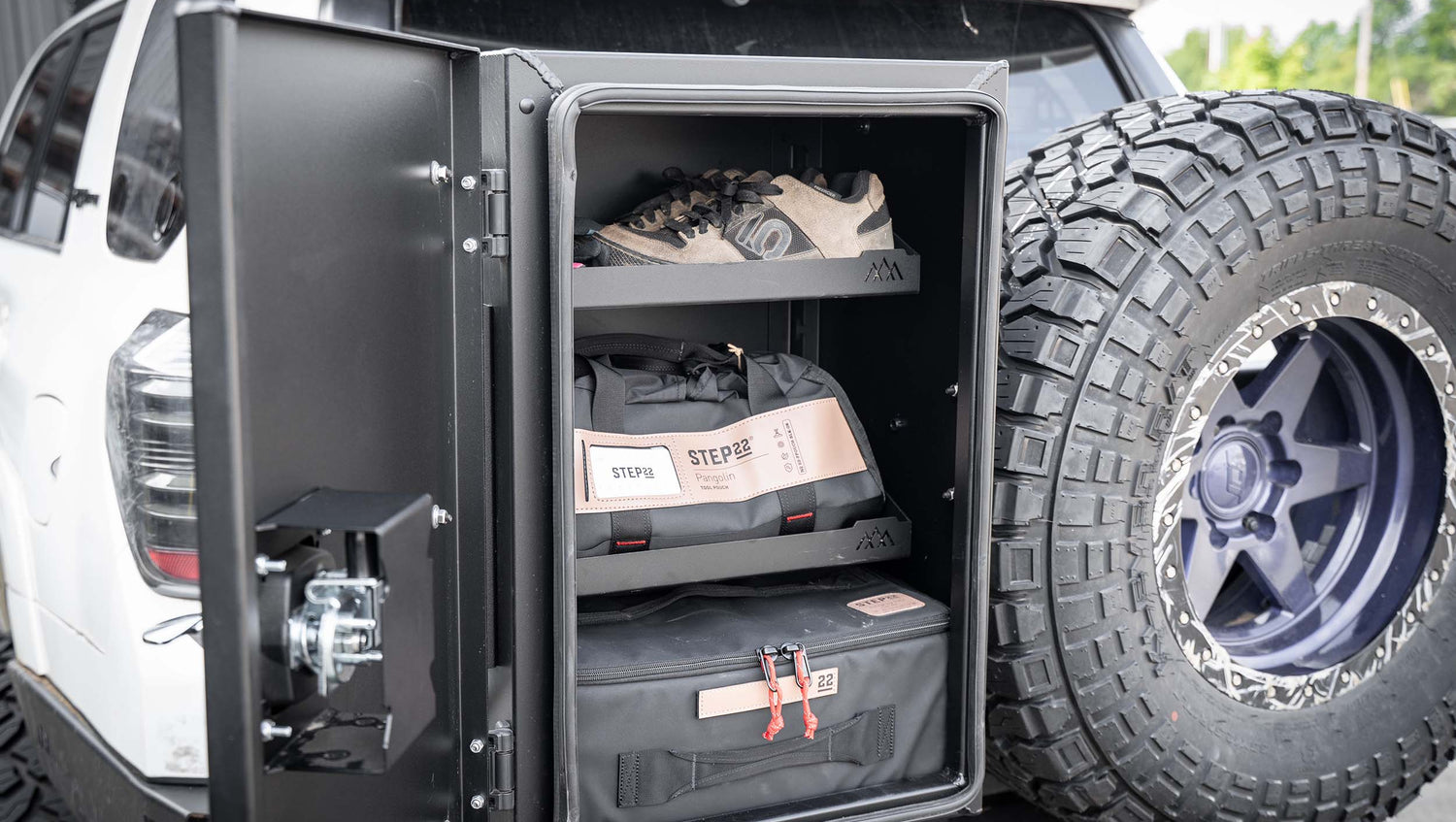 Universal Adventure Storage Box (19x28x15)