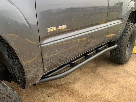 Close up drivers side view of gray 4Runner with Trail Edition bolt on rock sliders - Cali Raised LED